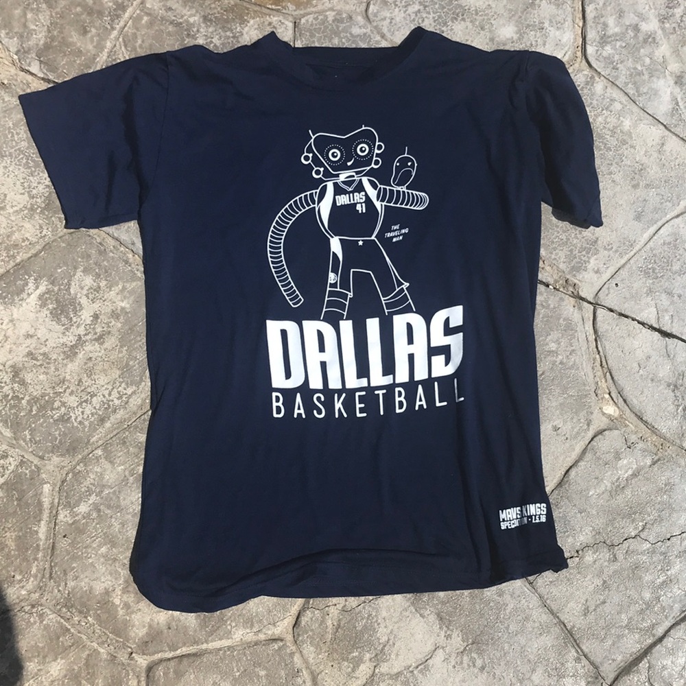 Dallas Mavs “Iconic Traveling  Man” shirt